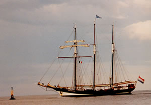 OosterSchelde approaching the Bulman bouy  at Kinsale, Summer 2001